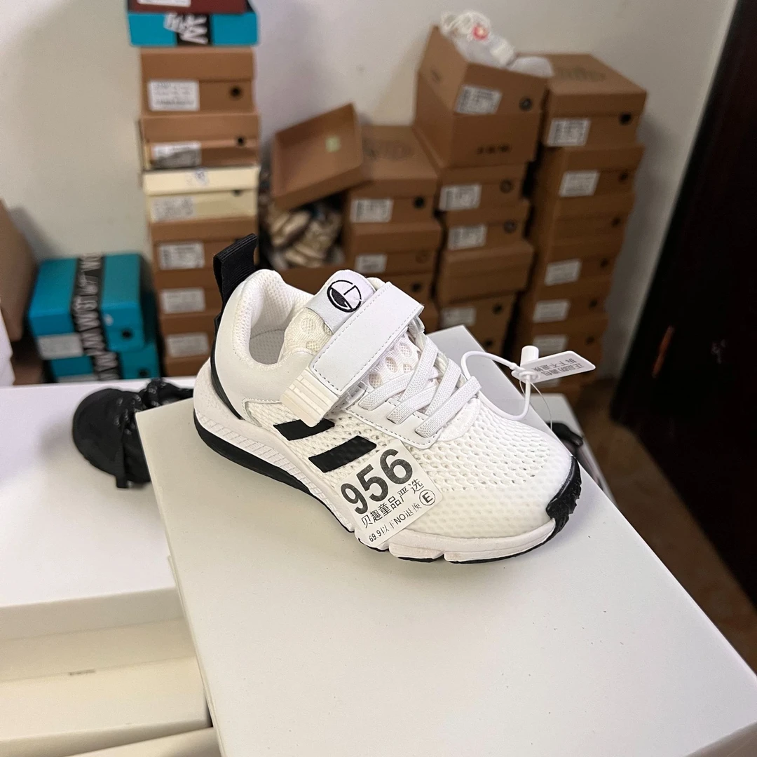 瑕疵儿童运动鞋柔软舒适