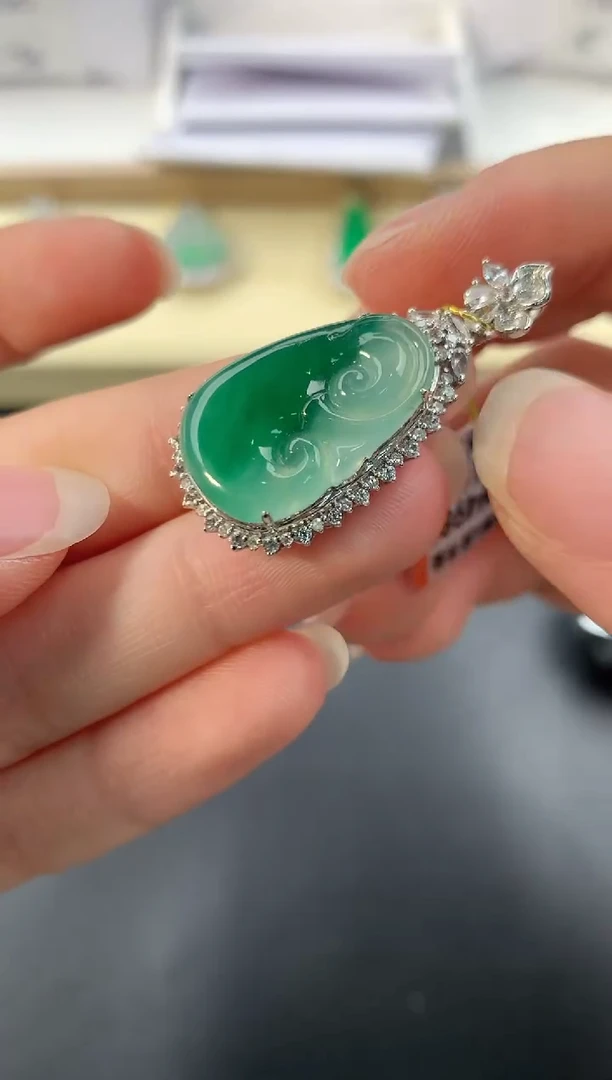 【闪购商品】翡翠颈饰18K金镶嵌T349