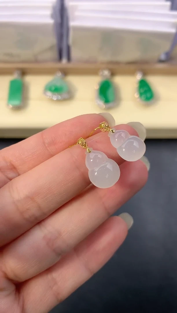 【闪购商品】翡翠颈饰18K金镶嵌E391      多样性发一件