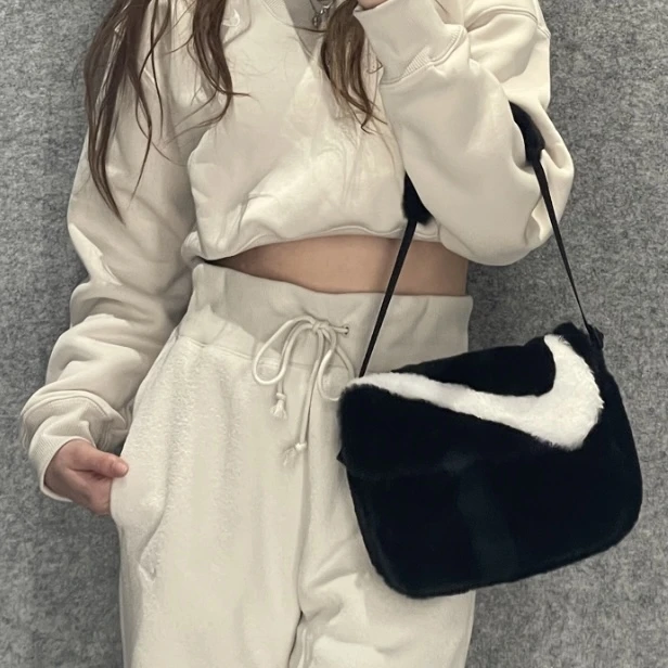 耐克 运动休闲单肩斜挎摇粒绒包 FB3048