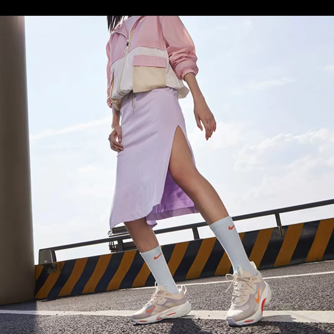 NIKE耐克 女子连帽宽松拼接薄款透气运动休闲夹克外套DZ3036