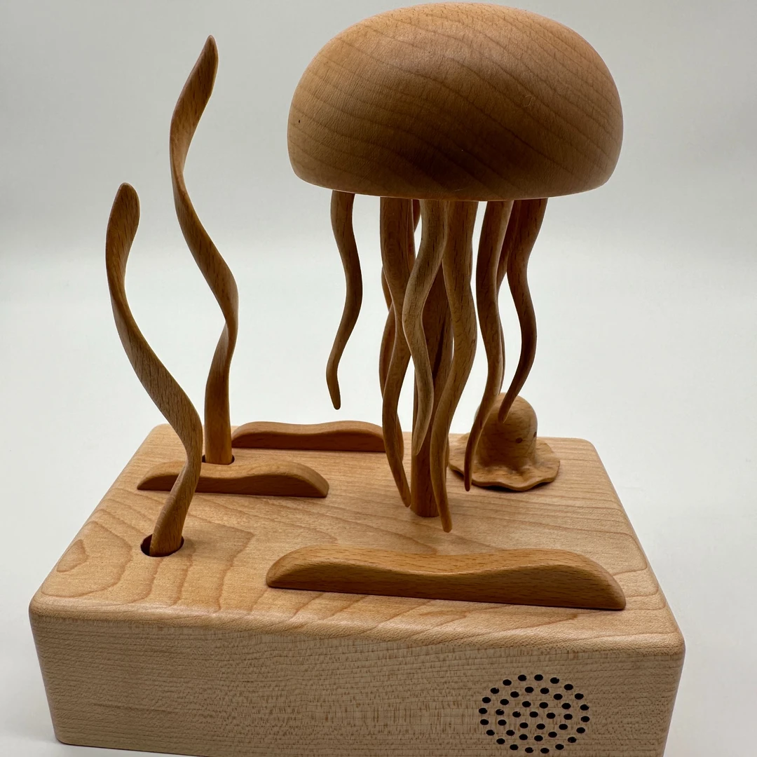 2024年爆款摆件实木旋转水母海洋系列音乐盒木质生日礼物创意解压