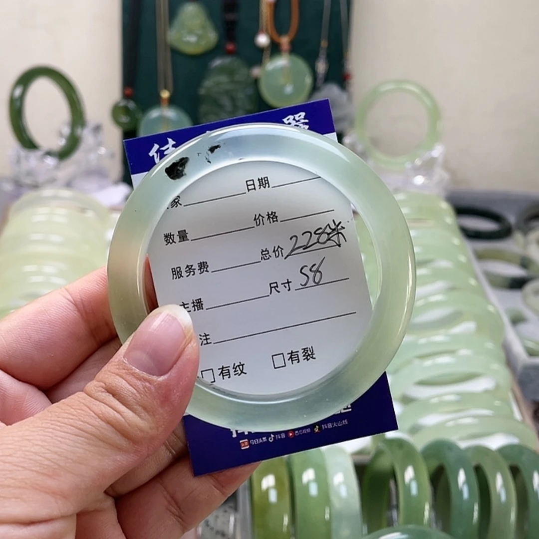 【闪购商品】蛇纹石玉手镯未镶嵌一**星