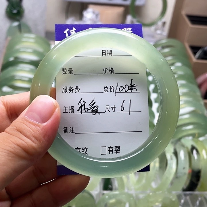 蛇纹石玉手镯未镶嵌我***?