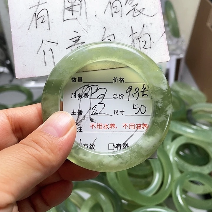 蛇纹石玉手镯未镶嵌