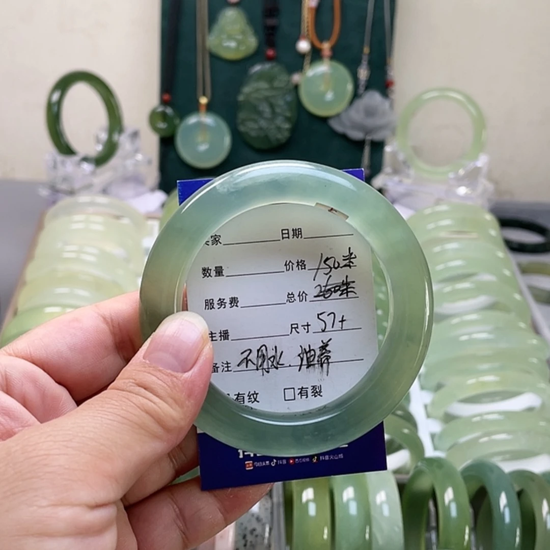 【闪购商品】石英质玉手镯未镶嵌_****语