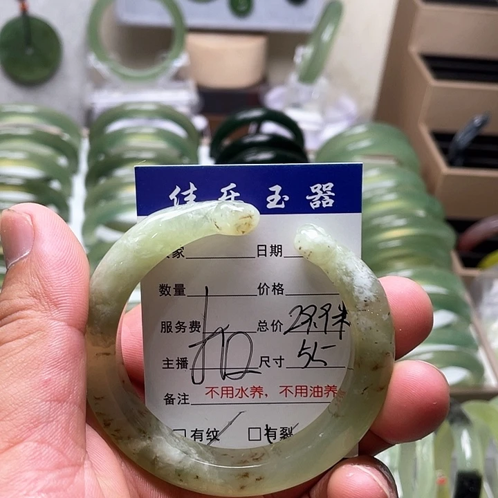 蛇纹石玉手镯未镶嵌