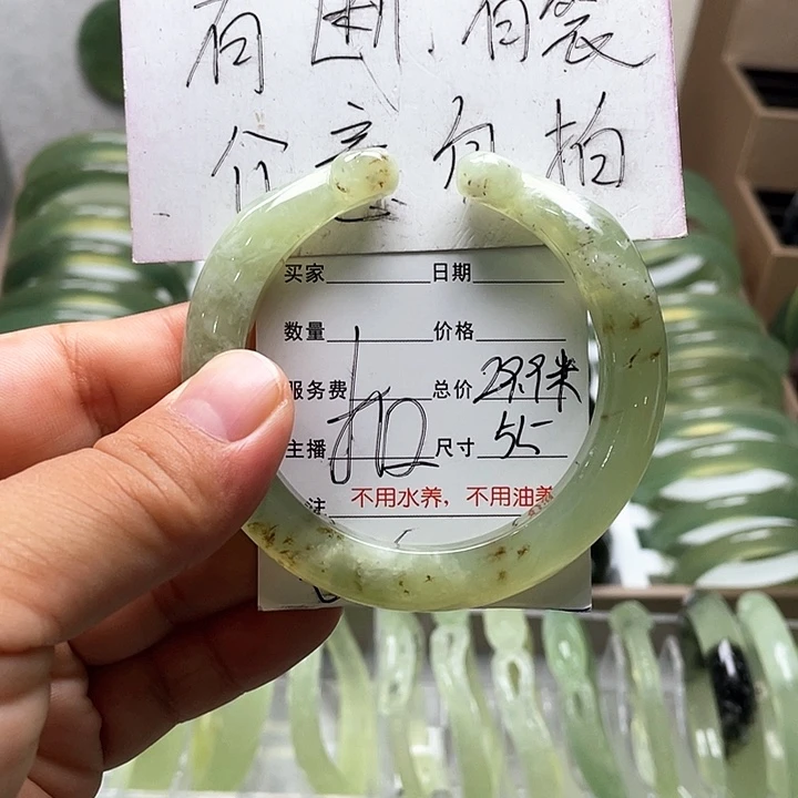 蛇纹石玉手镯未镶嵌
