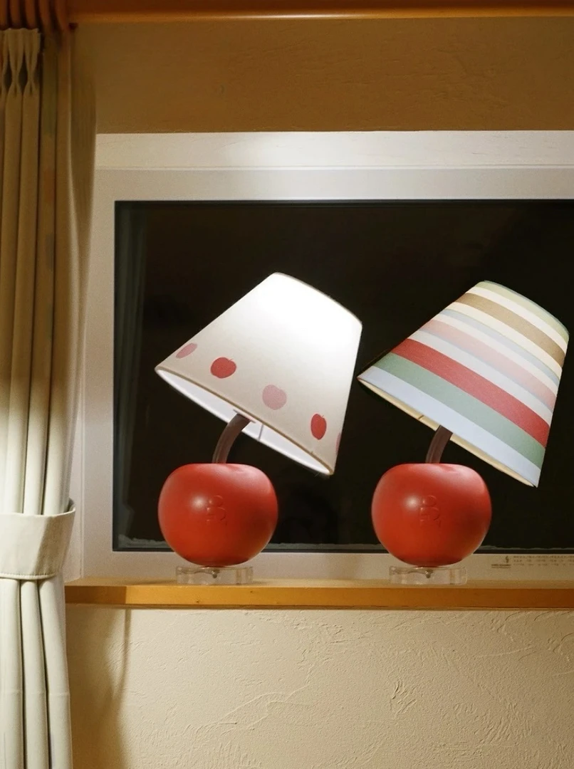 歪歪头苹果台灯创意客厅卧室床头灯氛围小夜灯可爱玄关灯时尚摆件