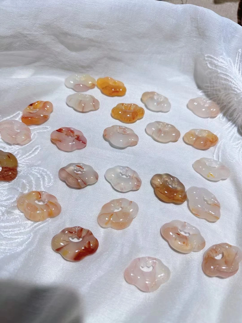 精品玛瑙玉髓祥云锁多样性拍一发一直播间选款（赠绳）