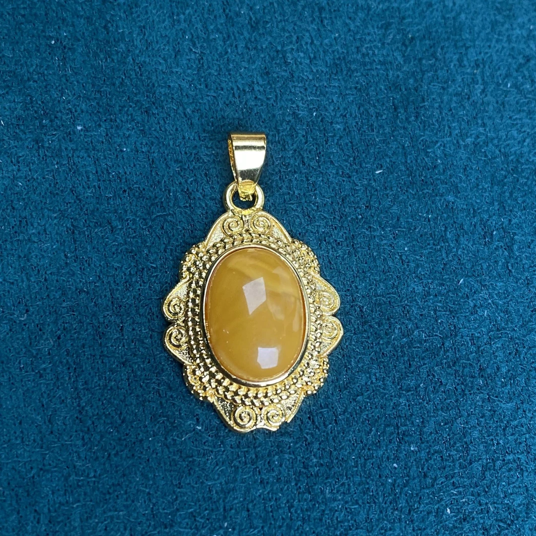 D22天然蜜蜡老蜡蛋面吊坠复古气质时尚鸡油黄百搭金色精致精美款