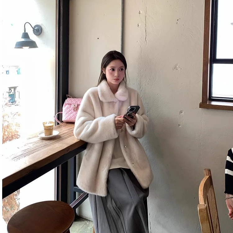 白色翻领长袖毛绒绒外套2024冬季新款柔软皮毛一体保暖御寒上衣女