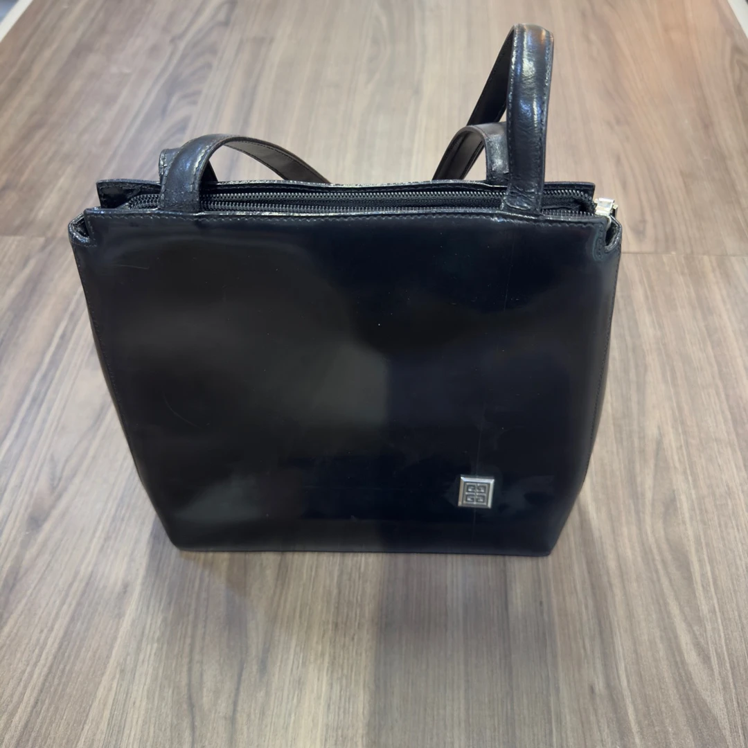 （pm）纪梵希GIVENCHY黑色漆皮手拿包 均码 95新 公价8800