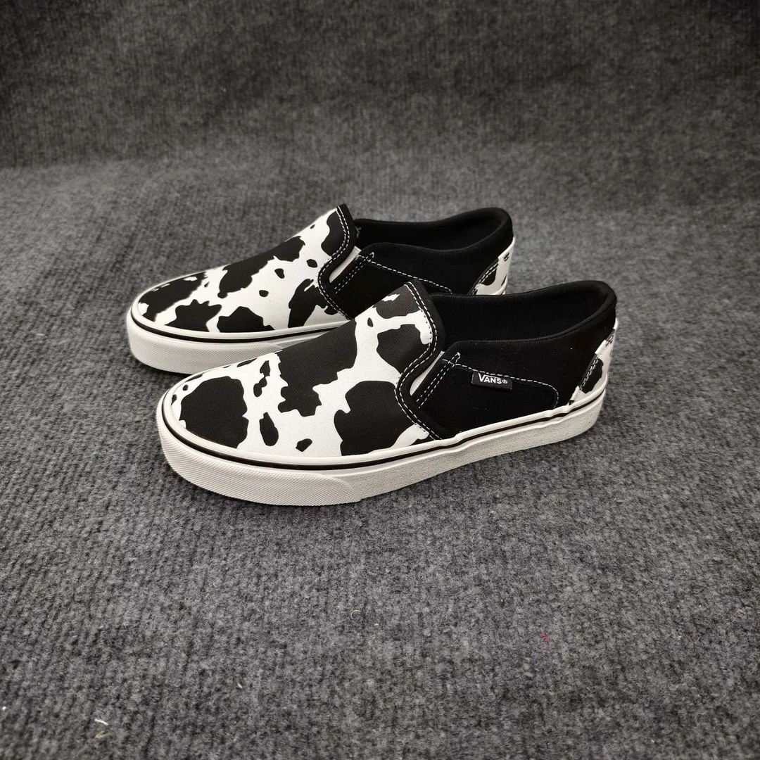 37码 Vans 防滑耐磨 低帮 板鞋  白黑 配盒 HU4BA2