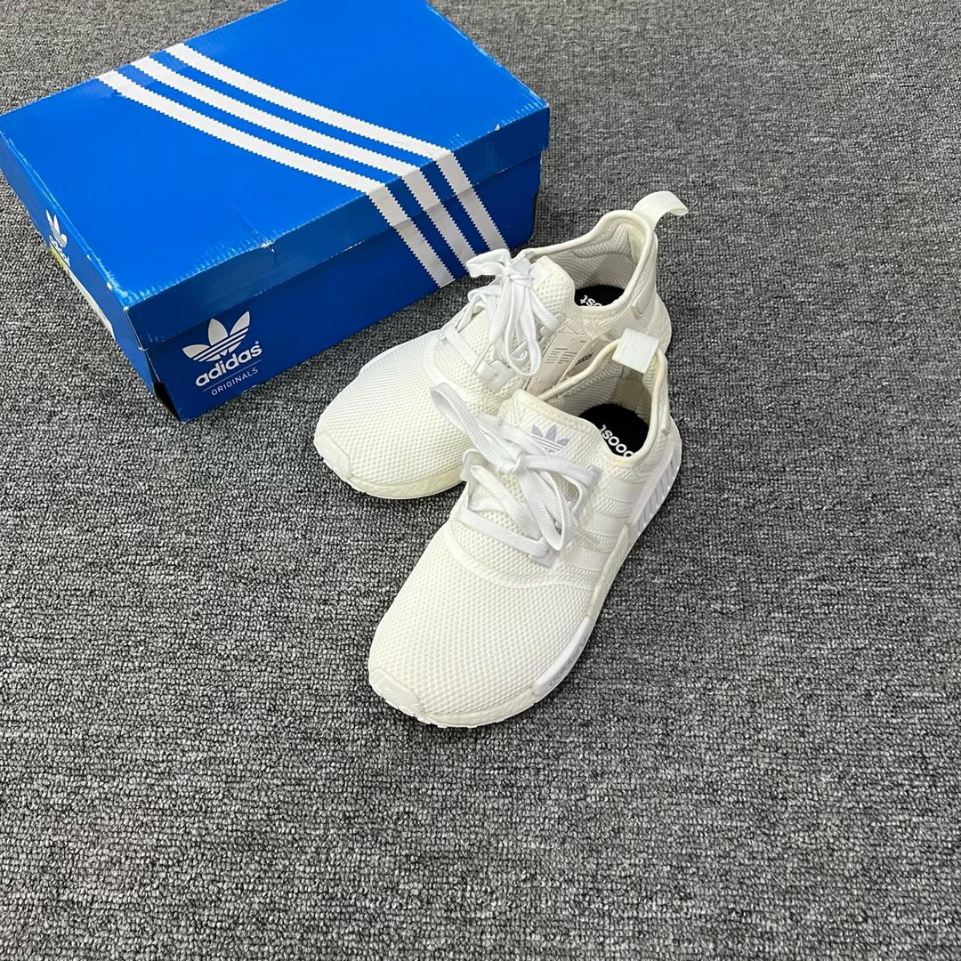 (jpy) 123 adidas 白色网面运动鞋鞋43码/全新/公价1599/原盒