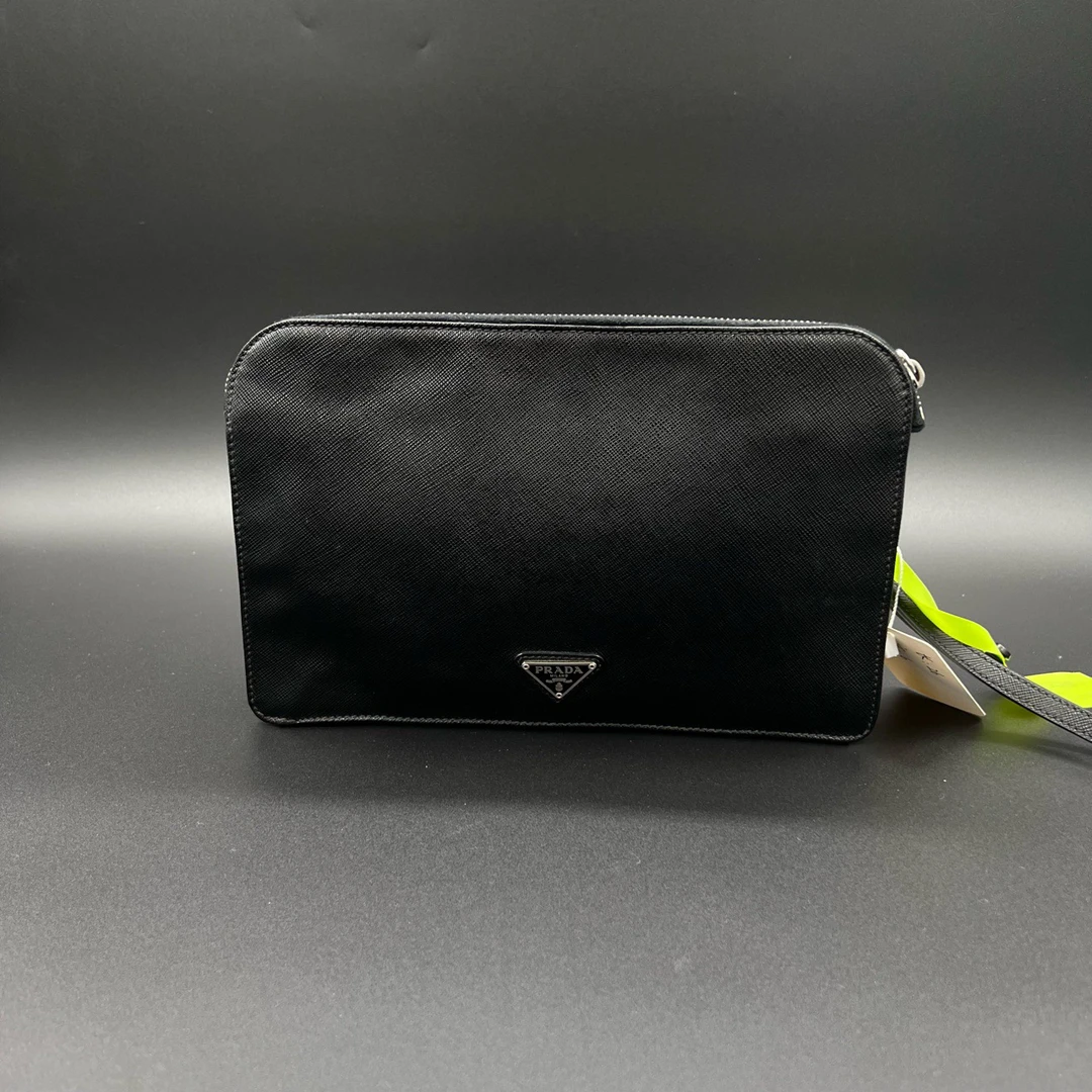 （jpy）128 PRADA 普拉达 黑色三角标手拿包 均码/95新/公价10000