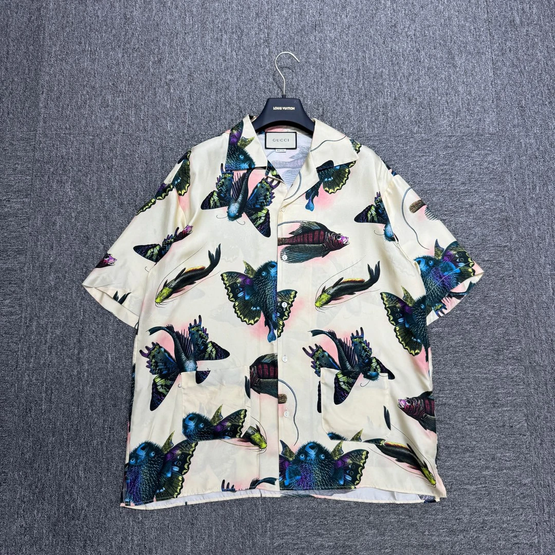 （pm）Gucci 鱼与蝴蝶图案满印  54码 胸围128，衣长76  98新 污渍