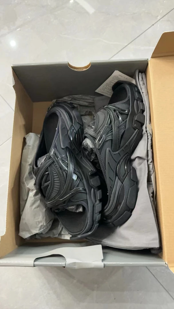 （pm）RT Balenciaga巴黎世家TRACK1.0拖鞋，全新原盒40偏大一码