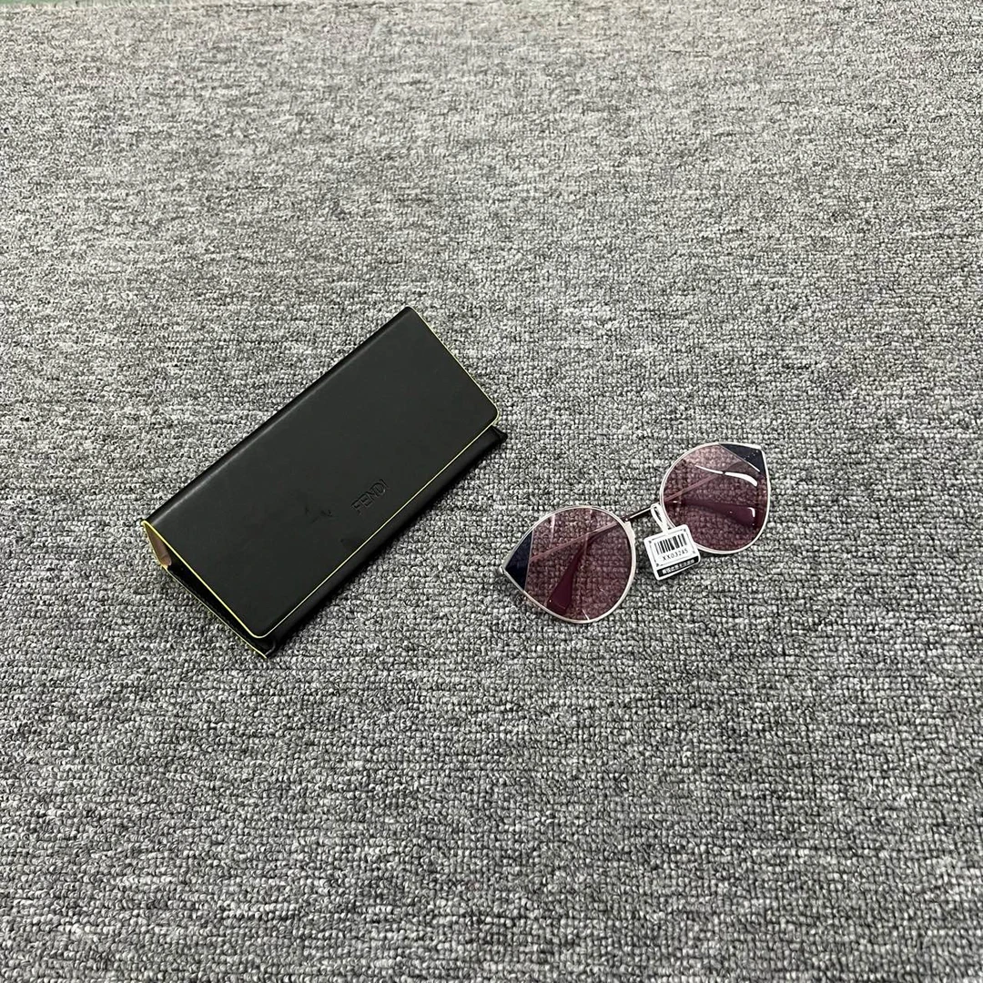 (jp)118 FENDI 芬迪 粉色透明太阳镜 均码/全新/公价4500/原盒 x