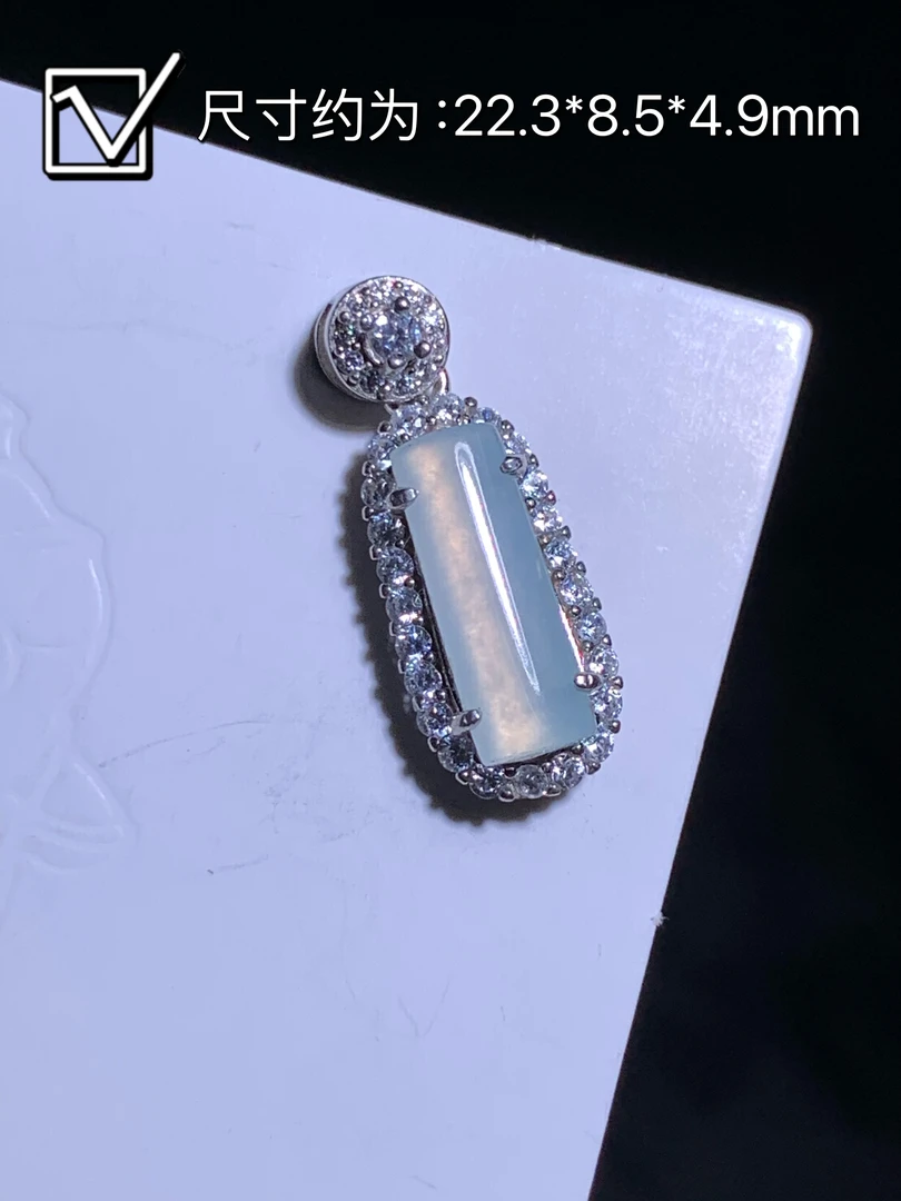 柱子翡翠银镶吊坠 编号：LHJJ