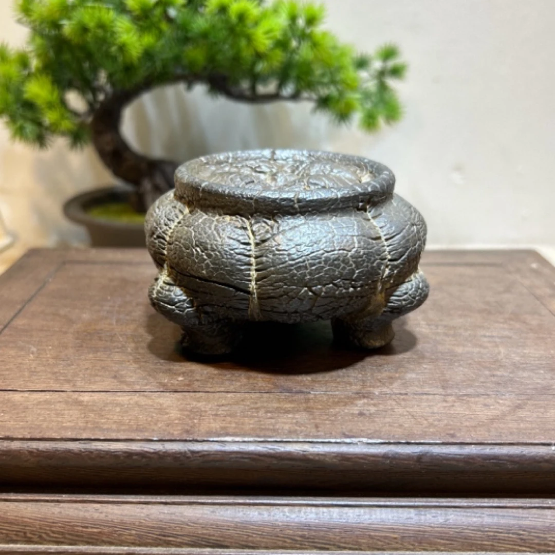 湖南郴州龟纹石歌谣纹三足鼎
