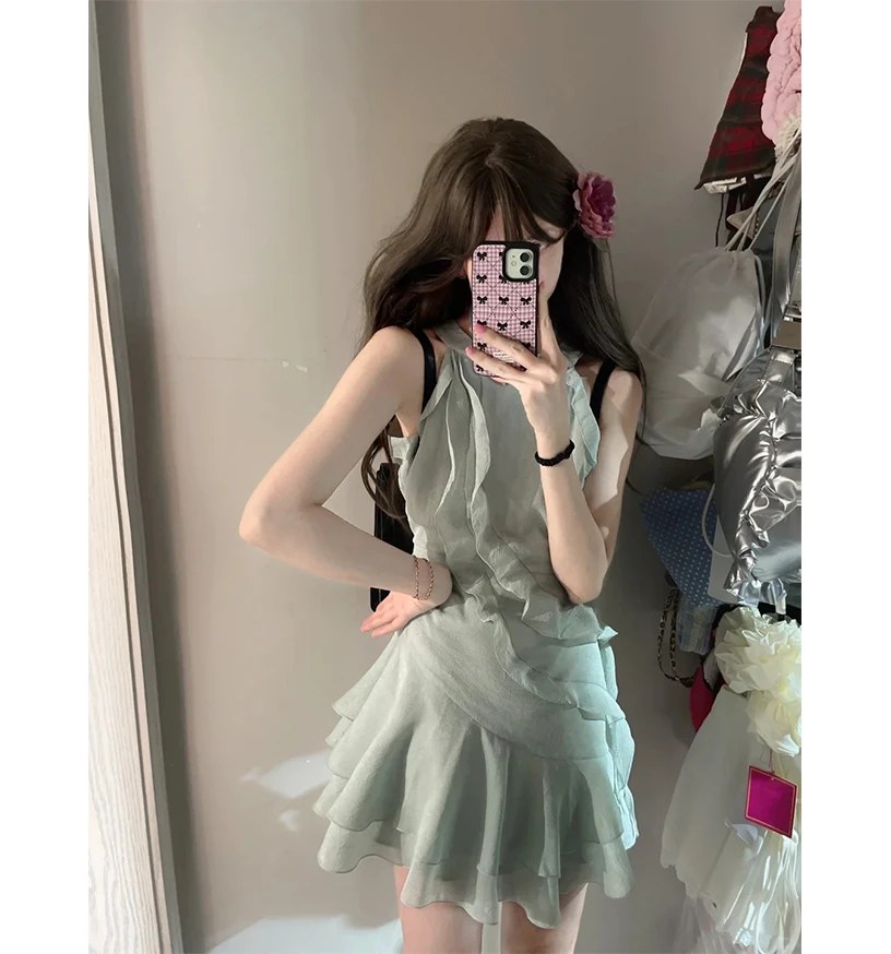 法式温柔风挂脖连衣裙女春夏季气质收腰海边度假沙滩裙荷叶边短裙