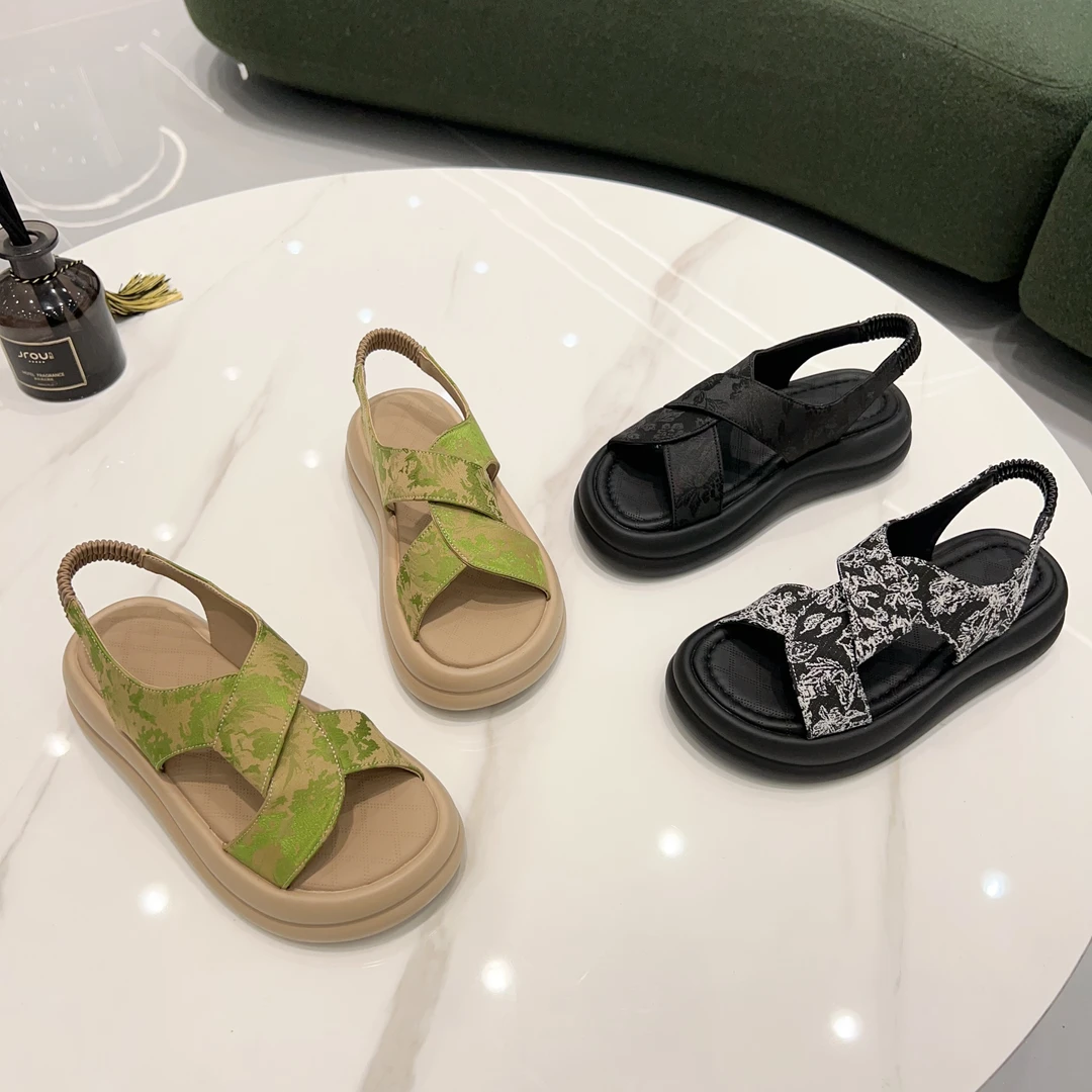 时尚潮版国风刺绣凉鞋女2024夏季新款小香风网红百搭软底