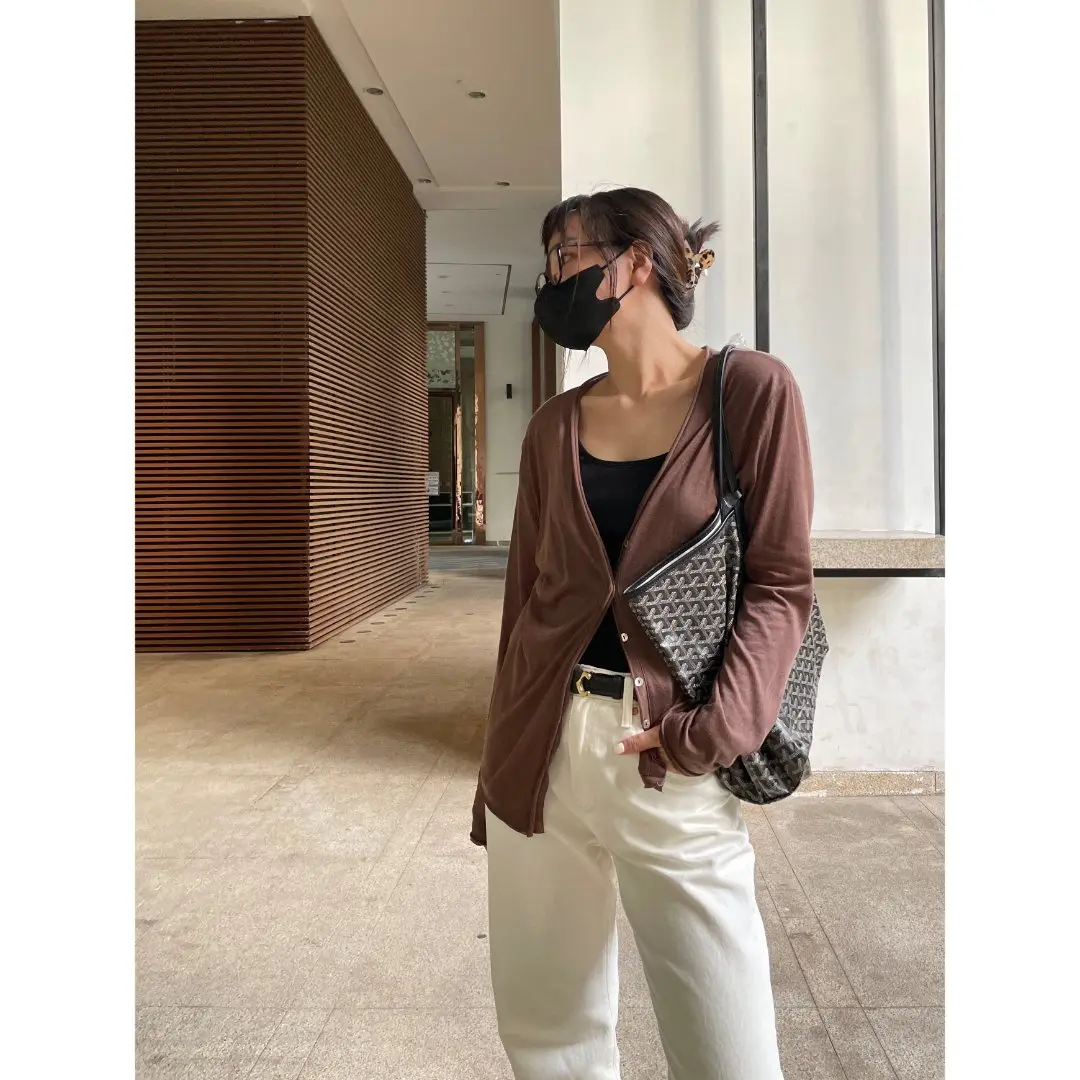 Aw032084。这质感绝了！桑蚕丝羊绒混纺贝壳扣空调开衫。