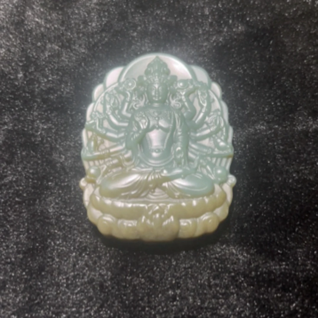 和田玉双色沙枣青双面雕刻千手观音挂件
