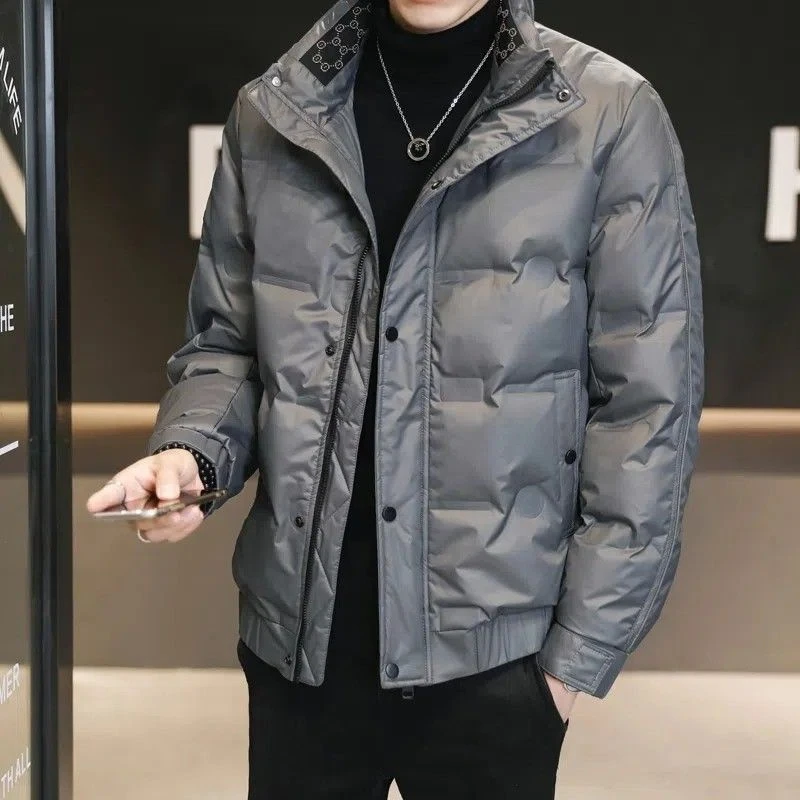 新款男士羽绒服20233年新款轻薄加厚短款立领压花冬装潮牌帅气