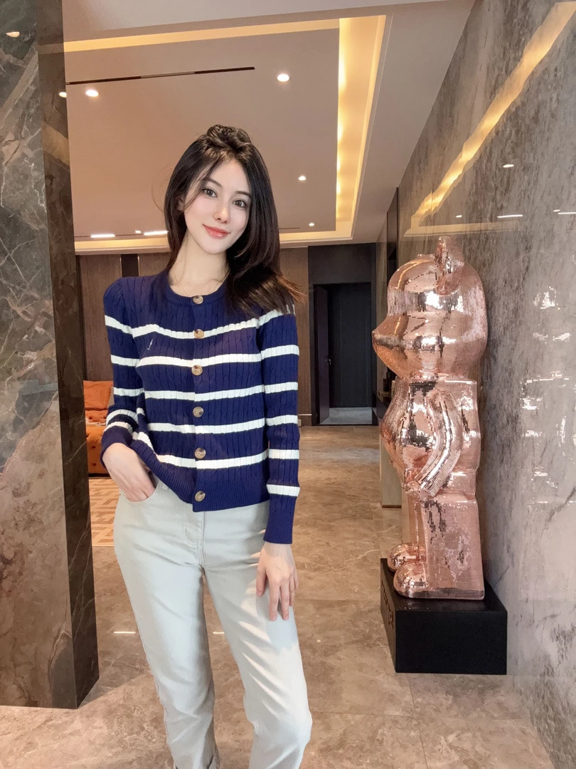 2024年秋冬新款条纹针织开衫女时尚百搭刺绣麻花衣宽松百搭F8-16