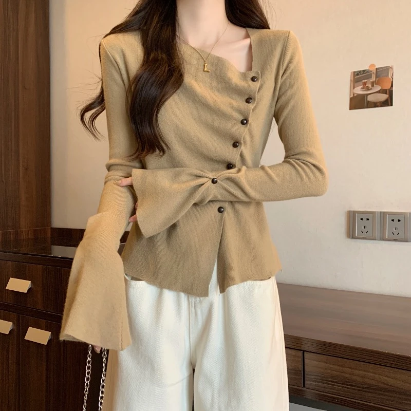 【现货】V领针织衫女秋冬毛衣显瘦不规则开叉气质打底喇叭袖A2-38