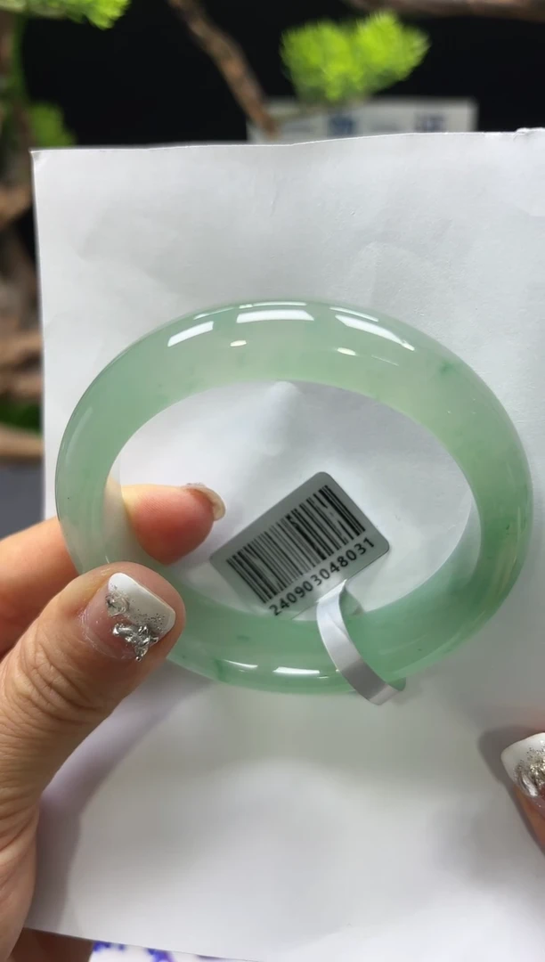 【闪购商品】石英质玉手镯未镶嵌雪花60