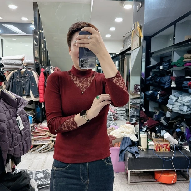 韩国螺纹高弹力3色V领蕾丝薄绒上衣551品