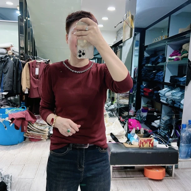 飞花秋冬抓绒高弹力圆领重工珠气质2色上衣5891品