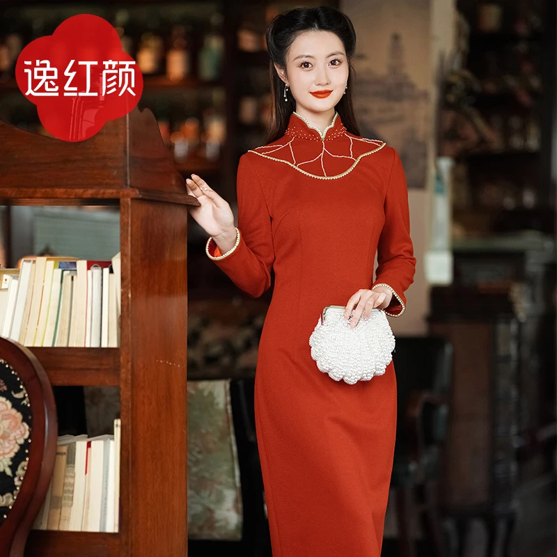 上海逸红颜叶彤2025年春装新品针织手工钉珠云肩新中式旗袍连衣裙