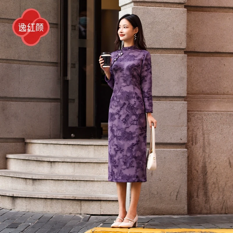 上海逸红颜紫芸2025秋装新品扎染植绒改良旗袍女年轻款日常可穿