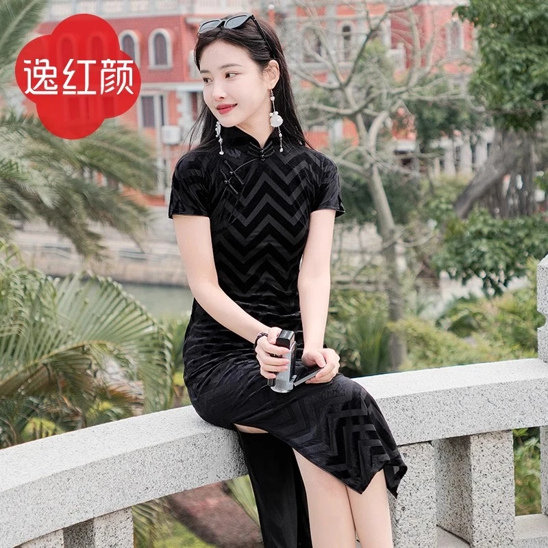 上海逸红颜琼芳2025夏季弹力几何纹烧花丝绒三扣立领中式修身旗袍