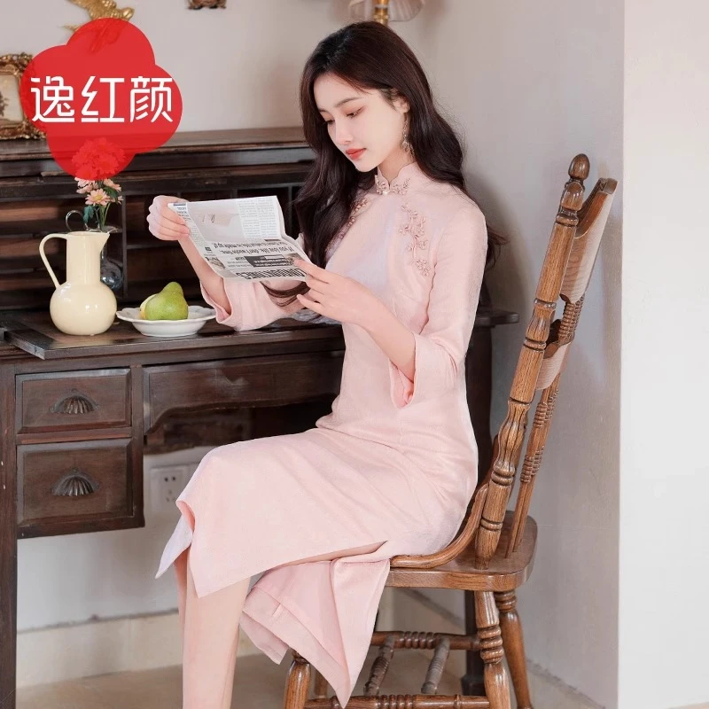 上海逸红颜萧月2025年春季新款立体提花新中式修身海派文艺旗袍裙