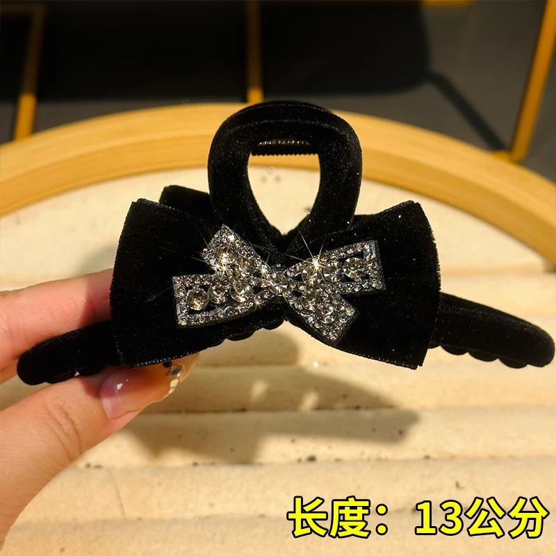 811优雅丝绒水钻蝴蝶结抓夹女后脑勺暖冬盘发夹气质半扎鲨鱼夹