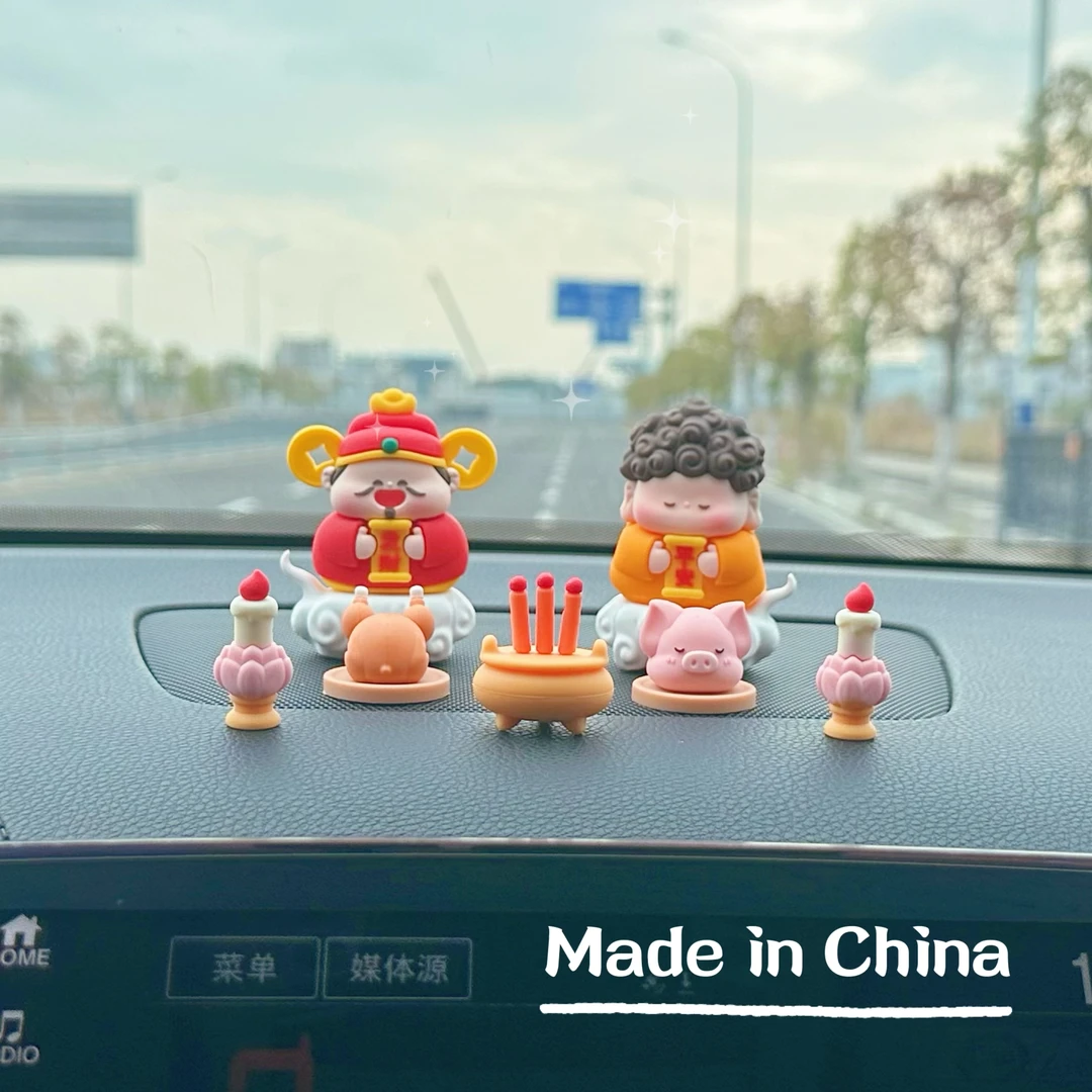 财神爷小神车内饰品摆件中控台装饰车载摆件办公桌面手办装饰用品