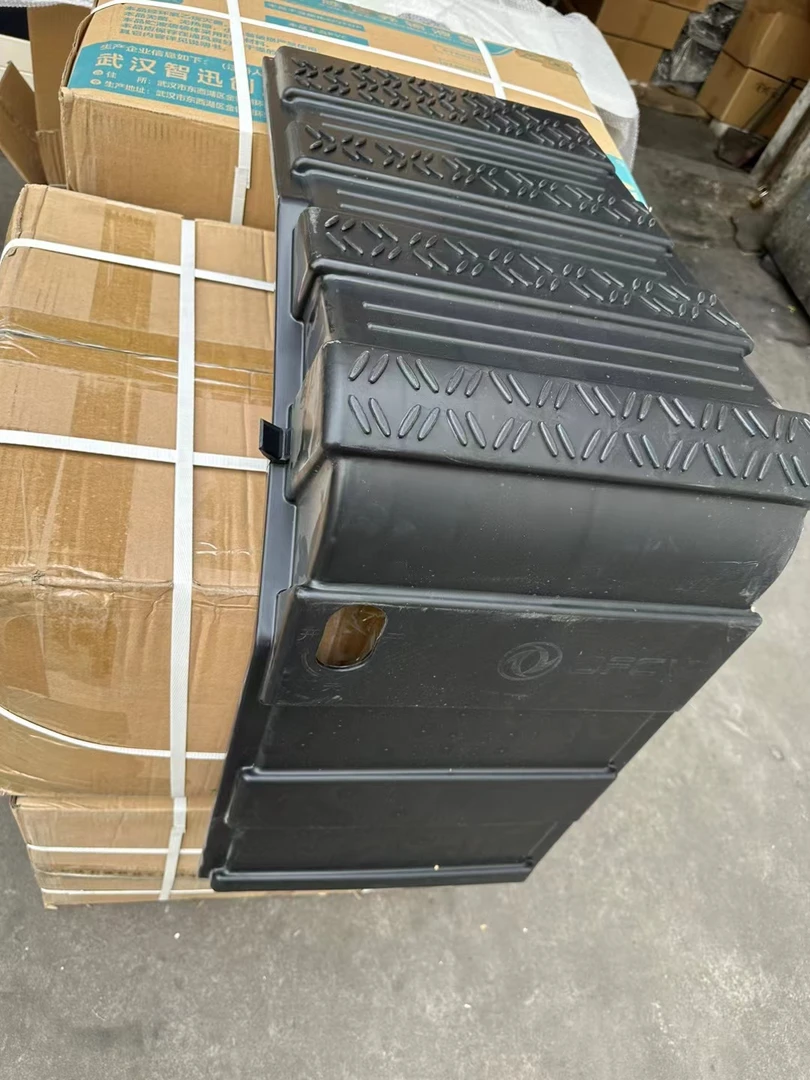 适应东风天龙旗舰国五国六天龙KL立式电瓶盖保护盖