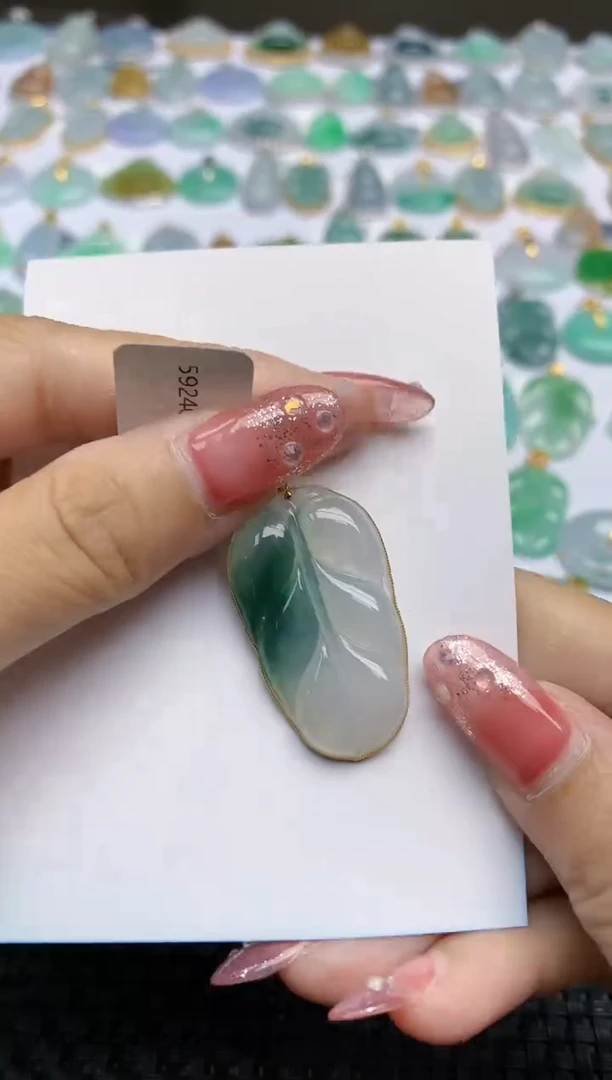 【闪购商品】翡翠挂件18K金镶嵌122天然翡翠A货