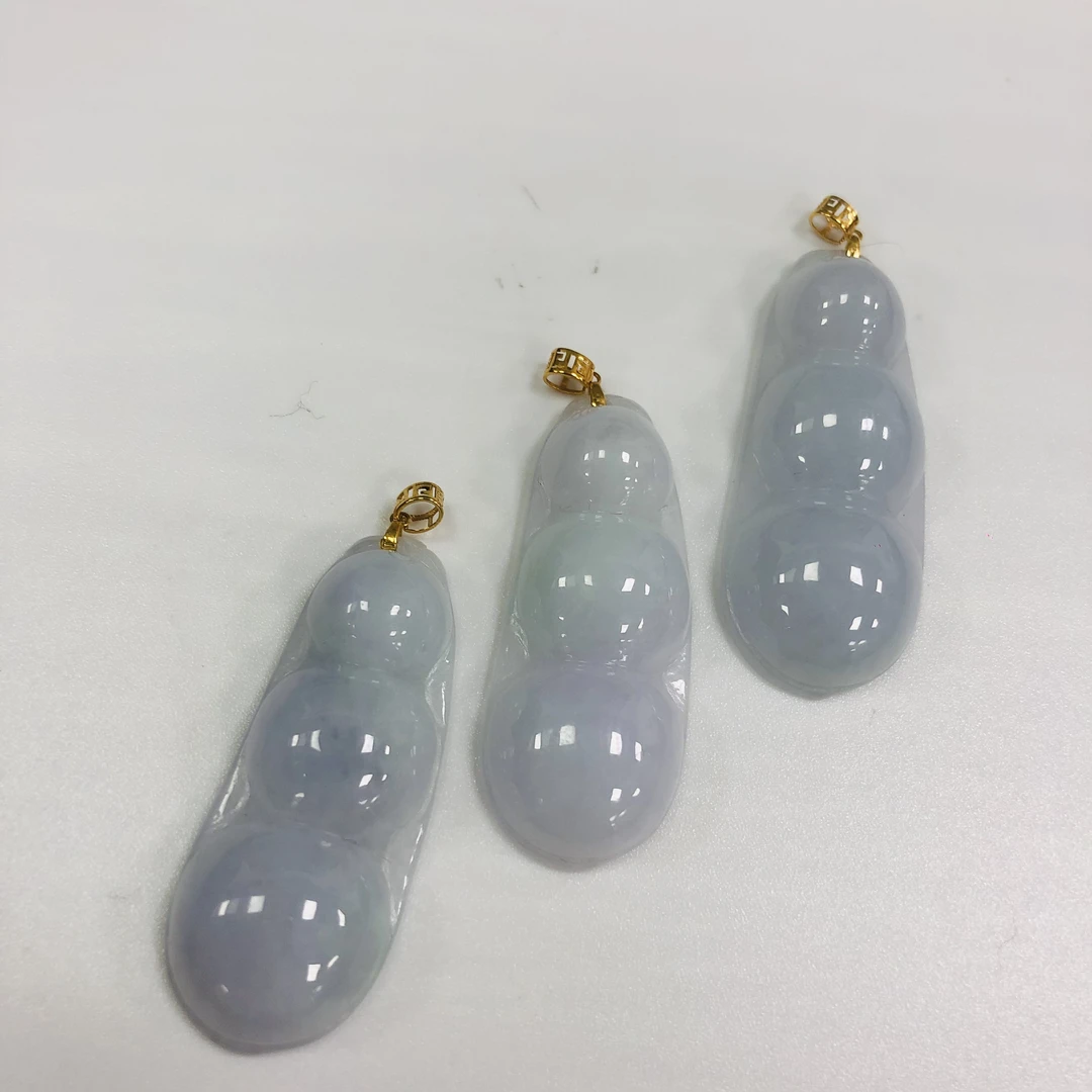 天然缅甸A货翡翠镶嵌18K金翡翠豆子吊坠多样性发其一