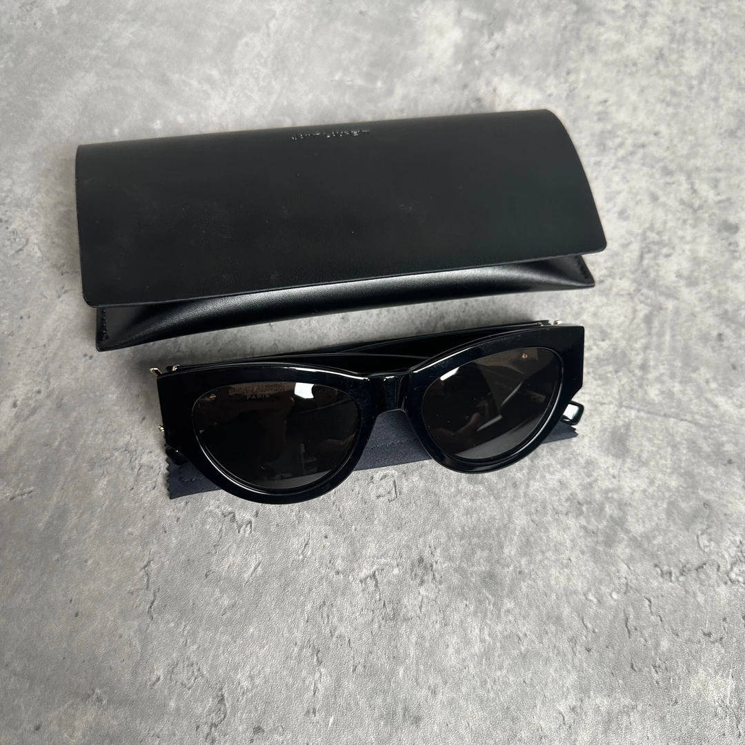 Saint Lauremt “YSL”标志墨镜 Rose同款 全新全套 很炸