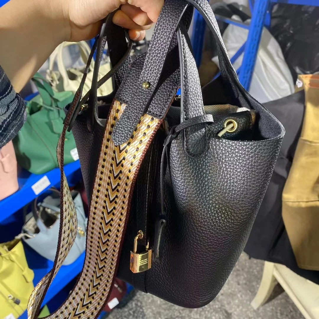 可斜挎菜篮子头层牛皮真皮包包女小众休闲水桶手提时尚潮流女包