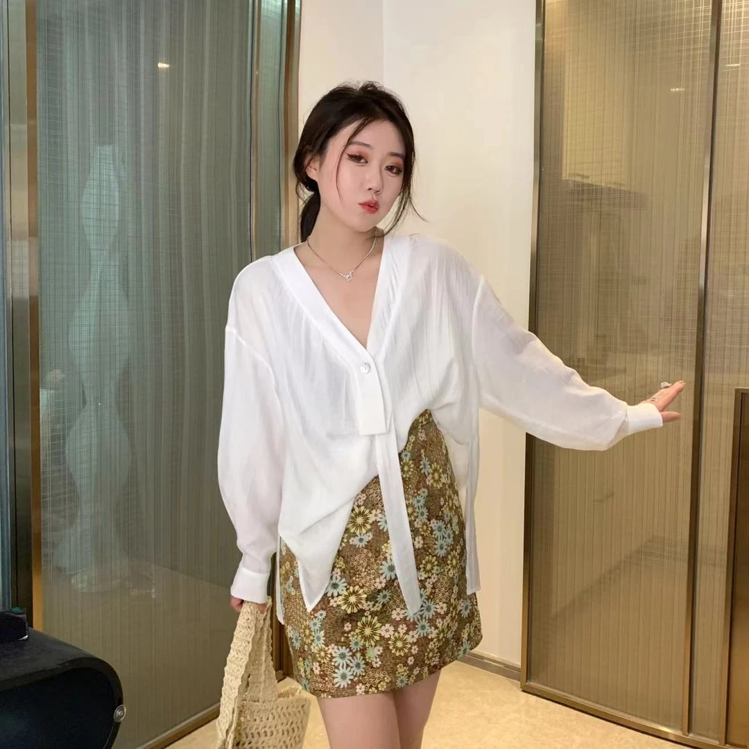 【琪琪推荐】大码女装新款韩版慵懒风气质V领薄款衬衫T2737QQ