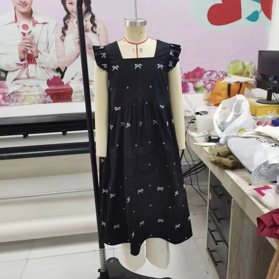 两色蝴蝶结刺绣连衣裙女春夏季a字显瘦小个子小飞袖长裙子韩版