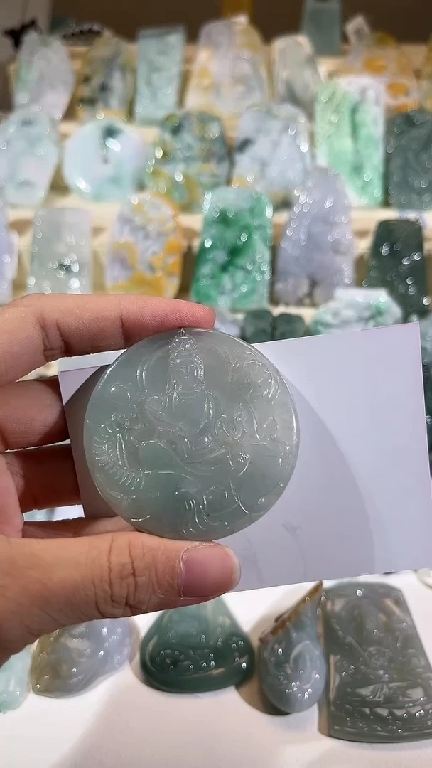 【闪购商品】翡翠吊坠(赠链)未镶嵌1