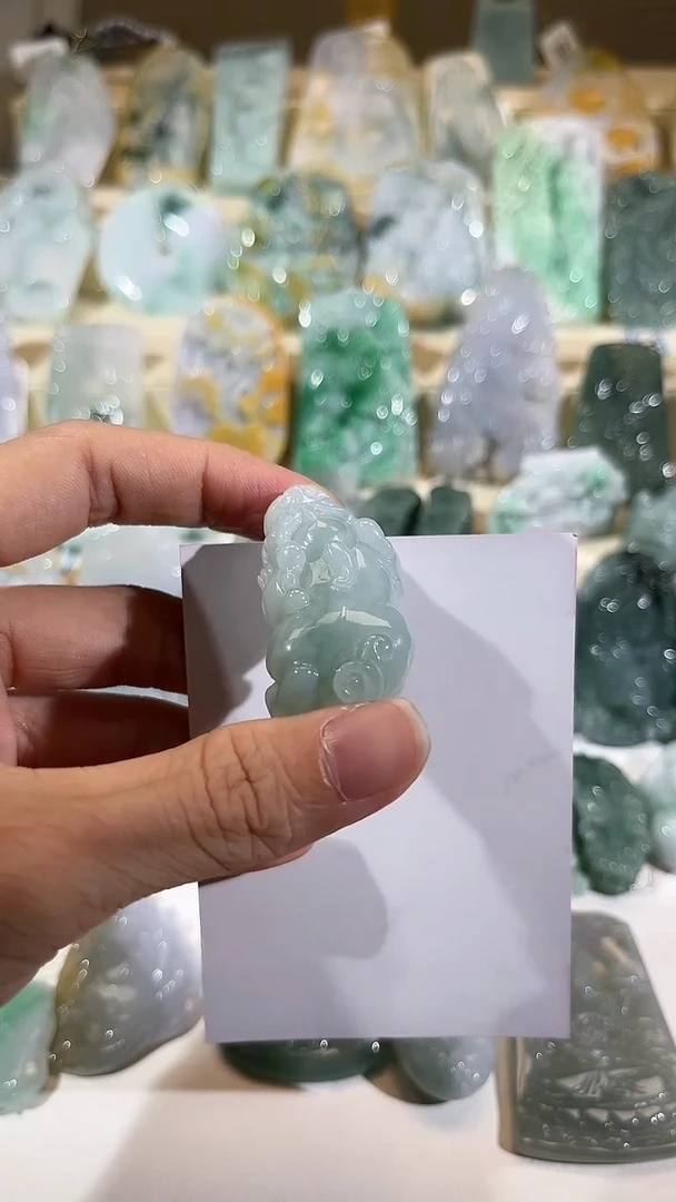 【闪购商品】翡翠吊坠(赠链)未镶嵌1